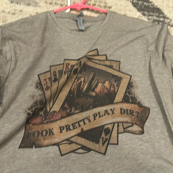 Look pretty play dirty tshirt - Picture 1 of 1